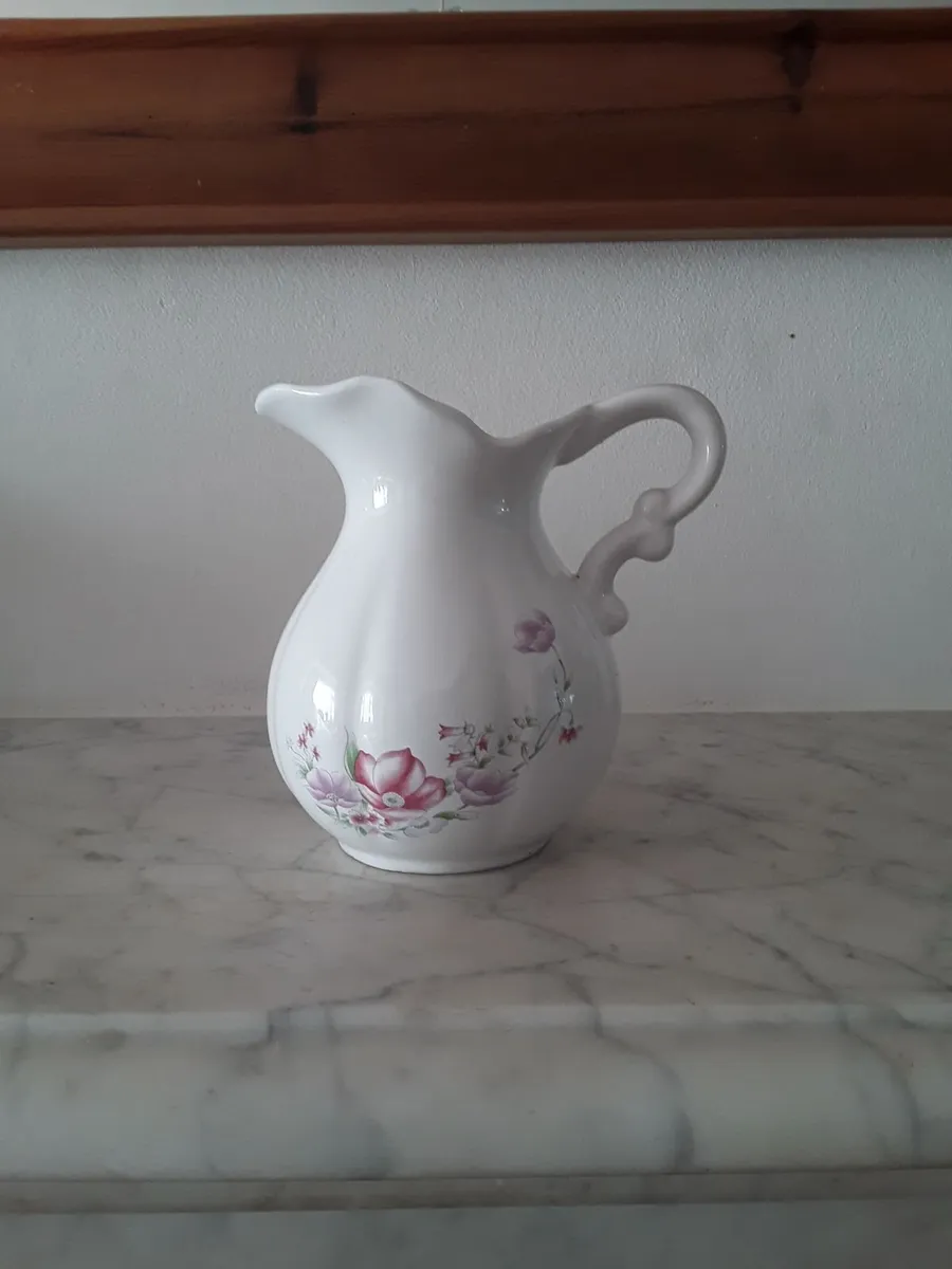 Small ceramic jug - Image 1