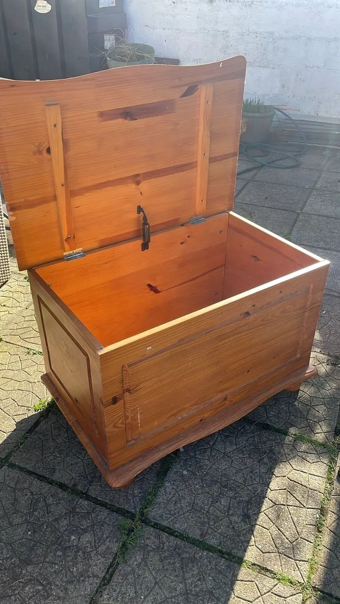 Coffee table, Bookshelves, Blanket Box - Image 1