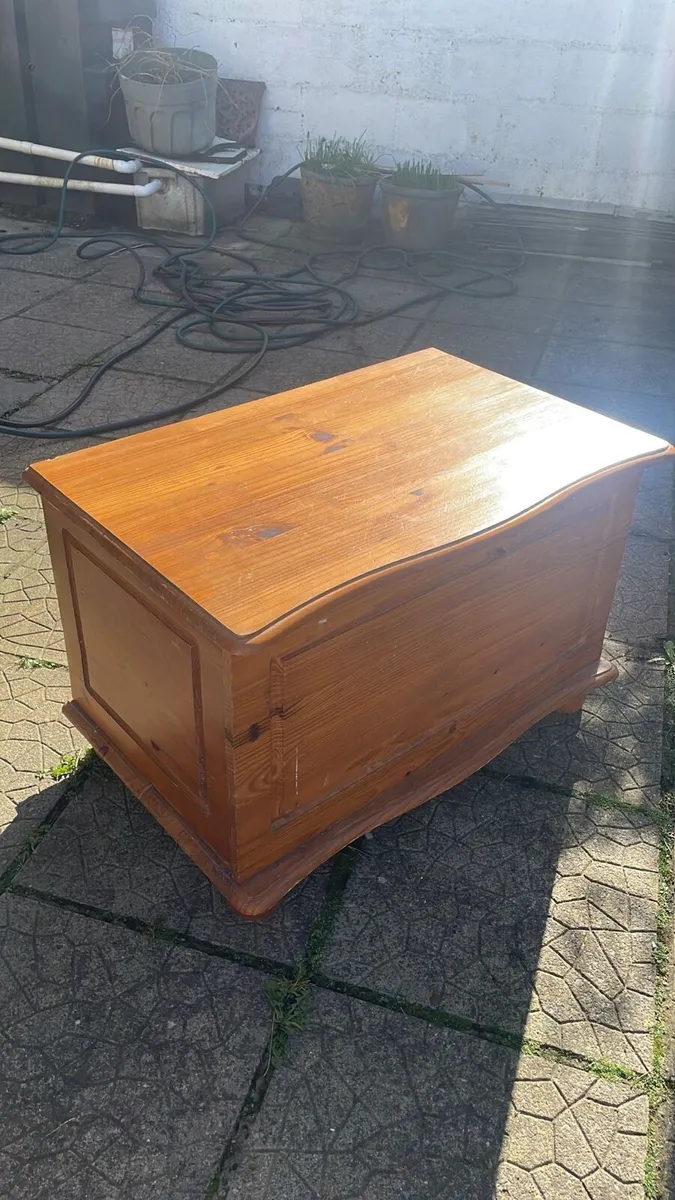 Coffee table, Bookshelves, Blanket Box - Image 2