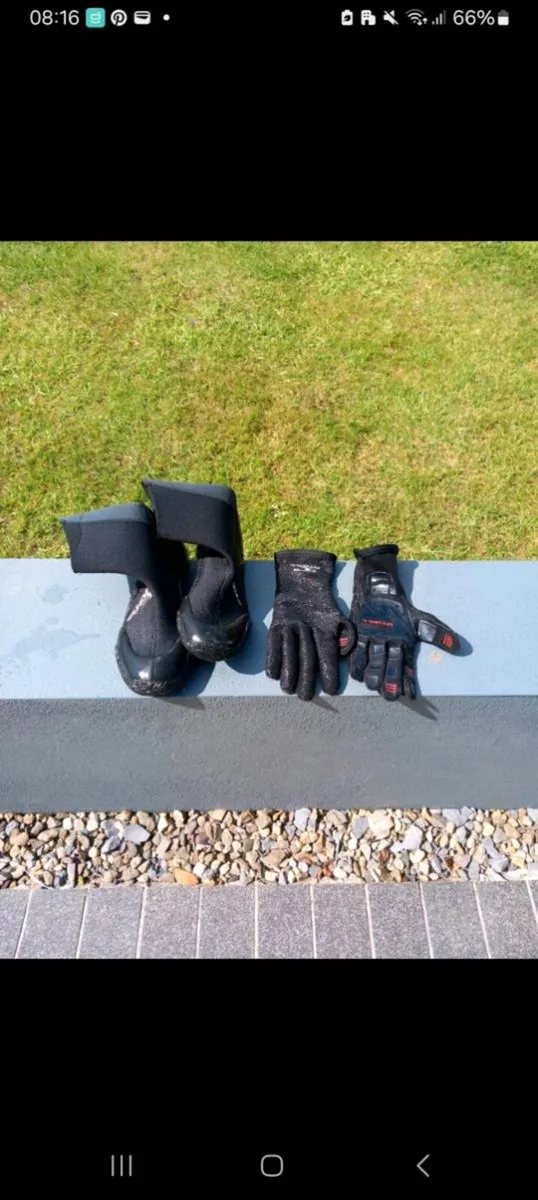 Surf boots and gloves