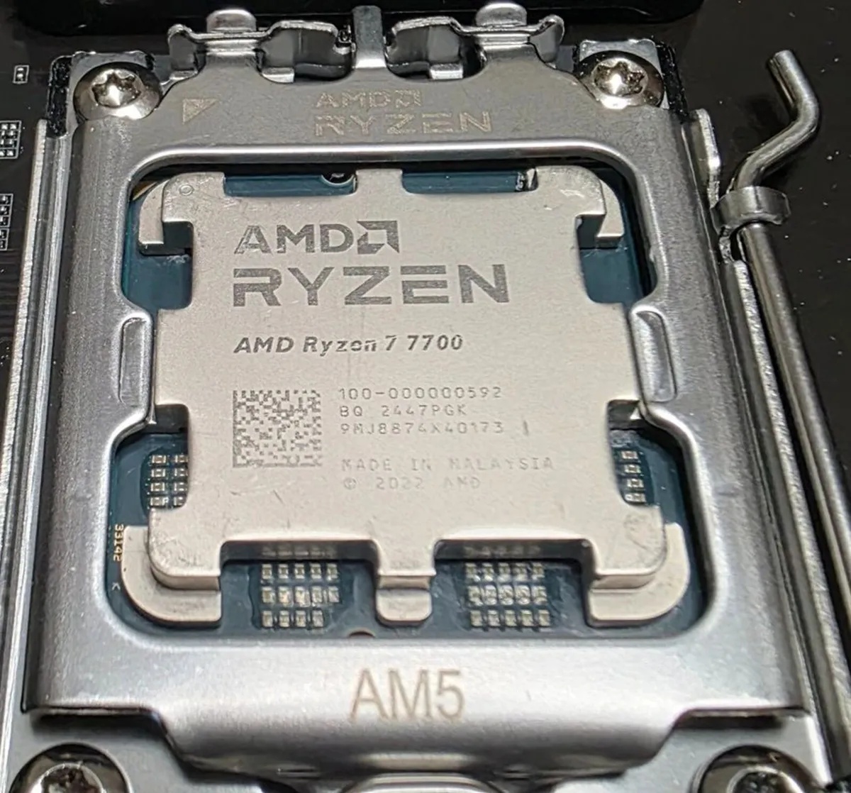 Gigabyte B650 Eagle AX + Ryzen 7 7700 CPU - Image 2