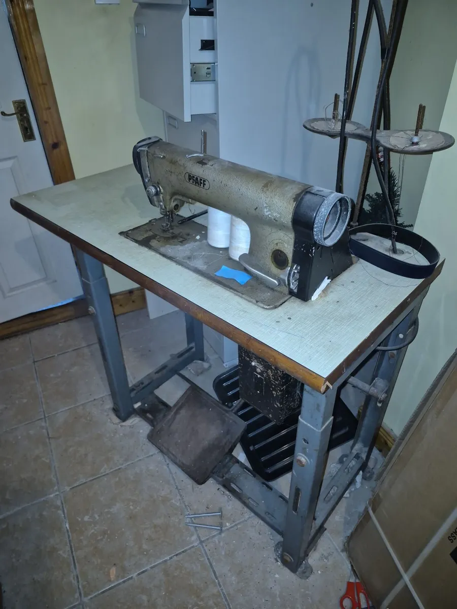 Singer Industrial sowing machine - Image 2