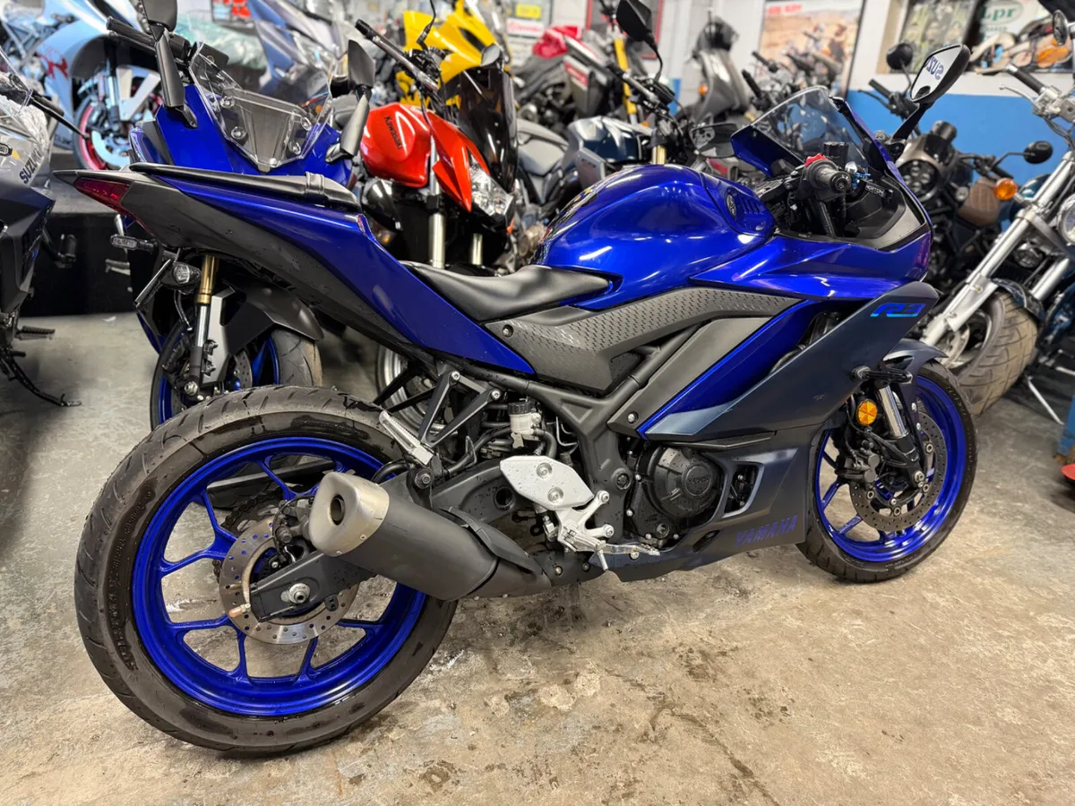 2023 Yamaha R3 - Image 3