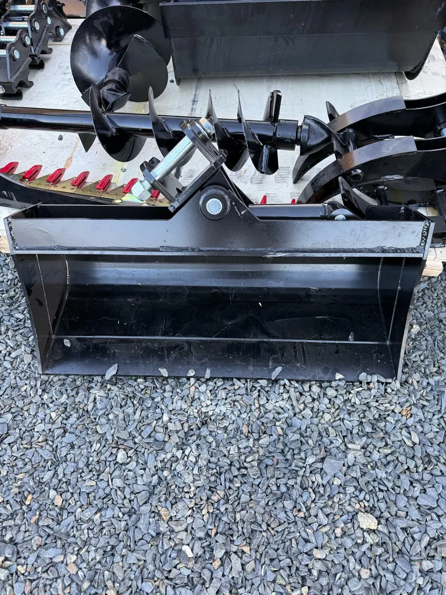 mini digger tilting bucket - Image 1