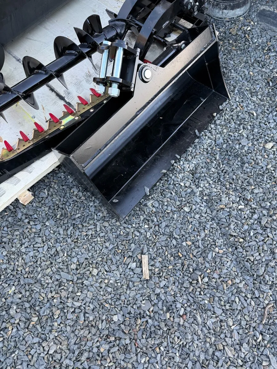 mini digger tilting bucket - Image 2