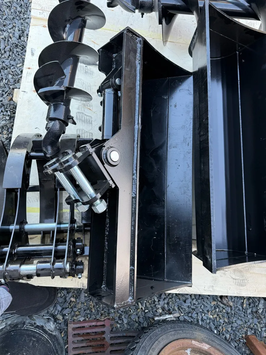 mini digger tilting bucket - Image 3