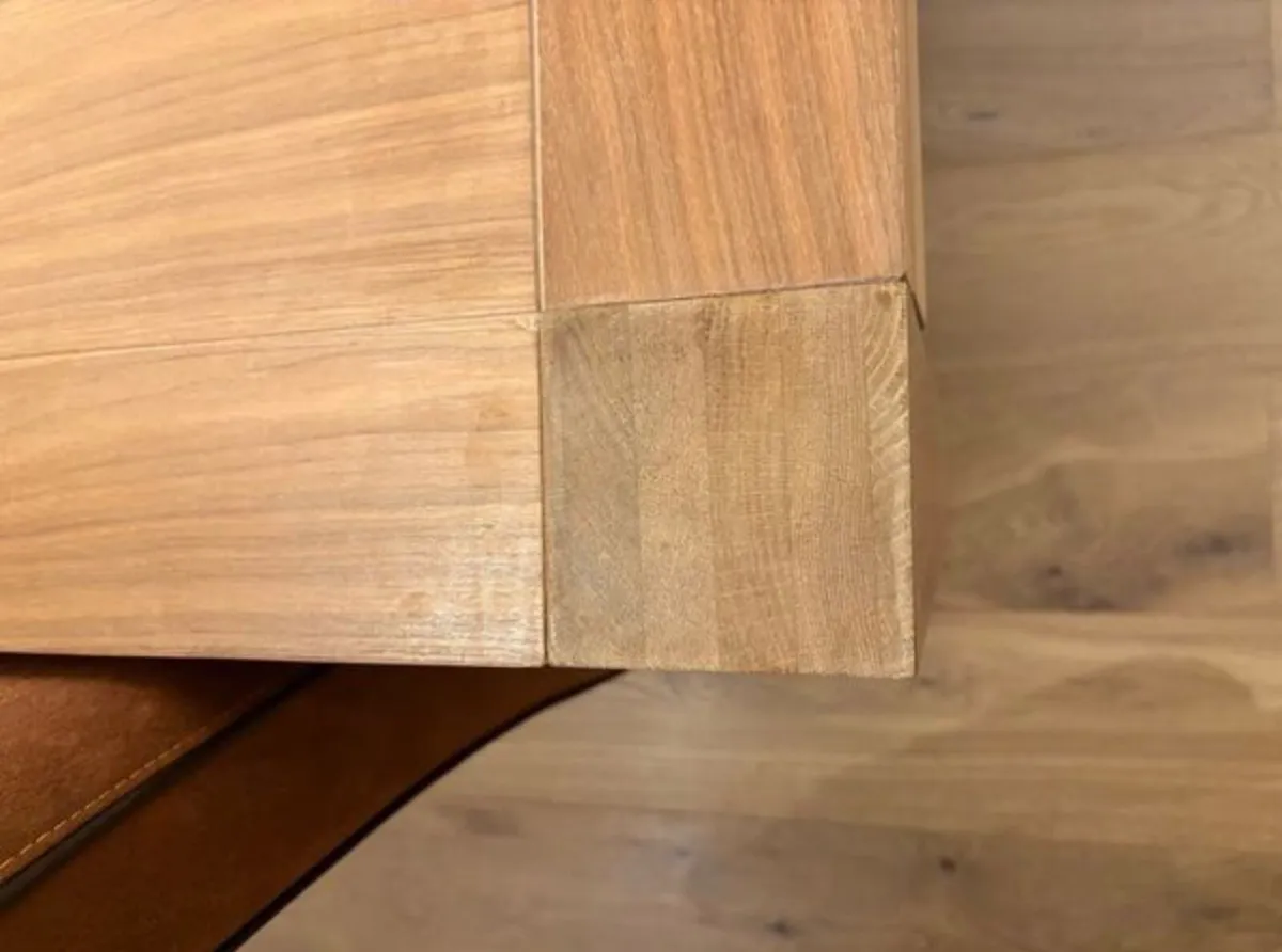 Table and chairs - Image 2