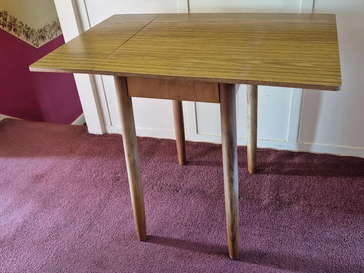 Table, Extending to 90cm - Image 1