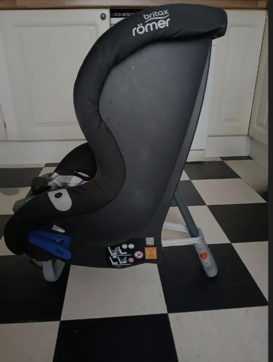 Brittax max way rear facing car seat - Image 2