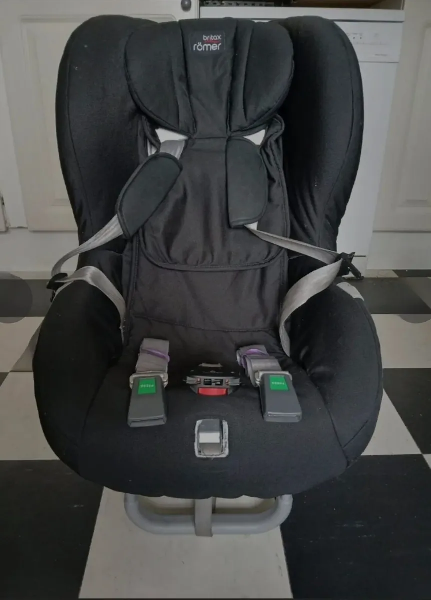 Brittax max way rear facing car seat - Image 3