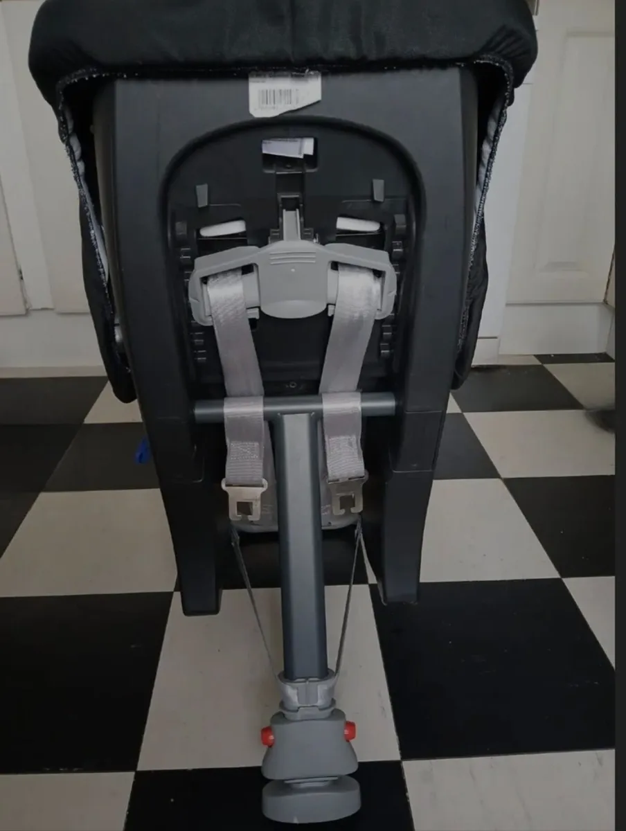 Brittax max way rear facing car seat - Image 4