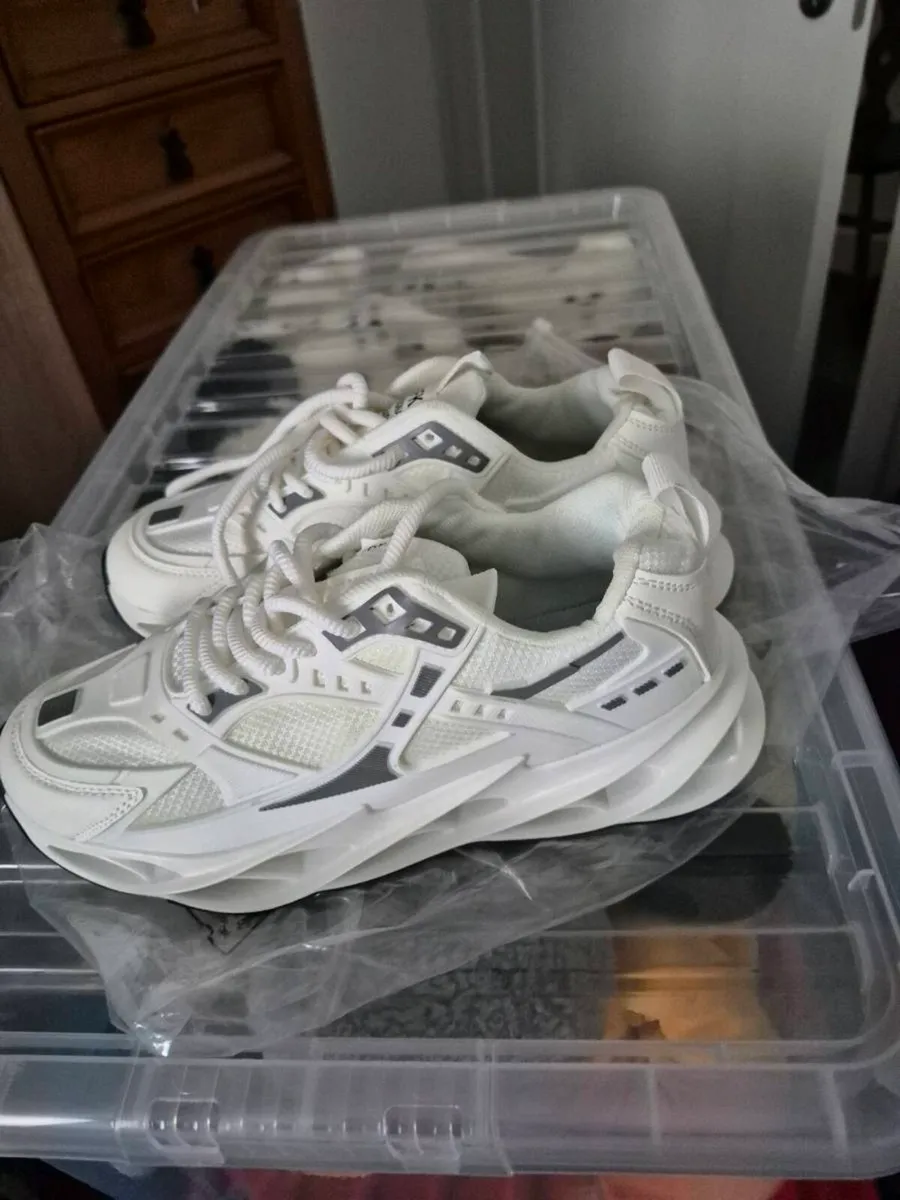 NEW SKATEBOARDING TRAINERS - Image 4