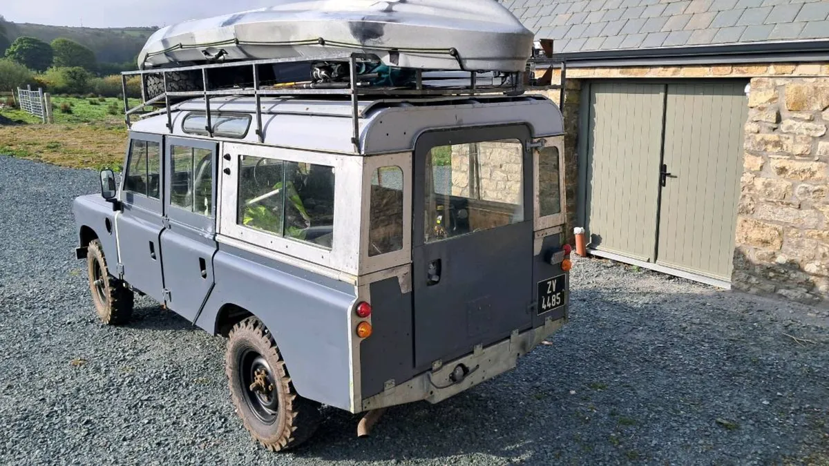 Landrover series 3 station wagon safari roof 1974 - Image 1