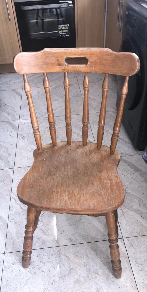 Table and 6 chairs - Image 1