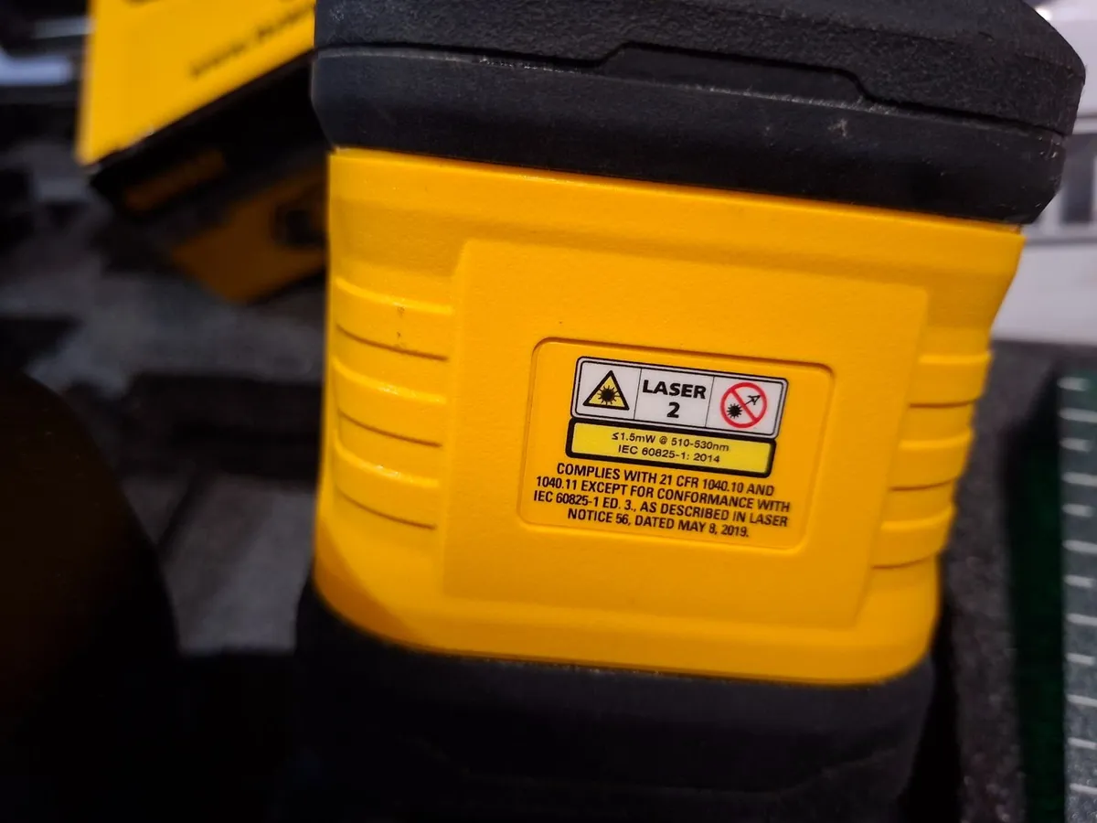 Dewalt DCE088G18 Cross Line Green Beam Laser - Image 4