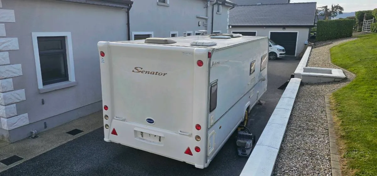 Bailey Senator Indiana 4 berth caravan - Image 2