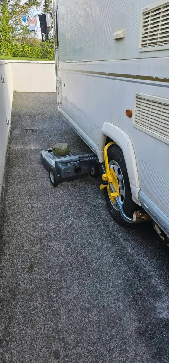 Bailey Senator Indiana 4 berth caravan - Image 4