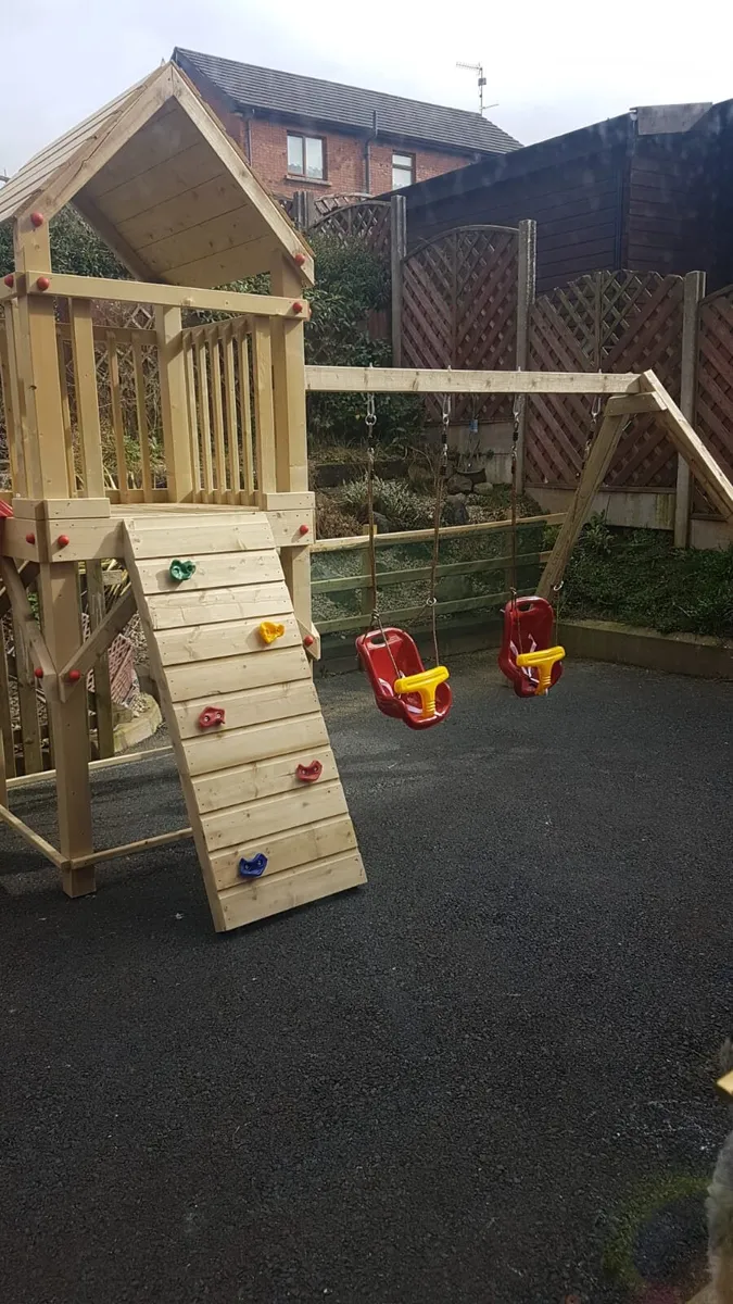 Play tower with swings & slide - Image 3