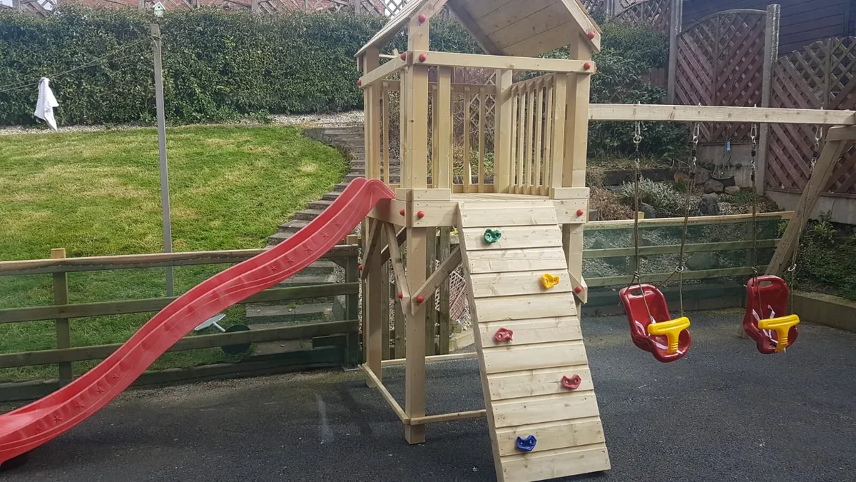 Play tower with swings & slide - Image 1