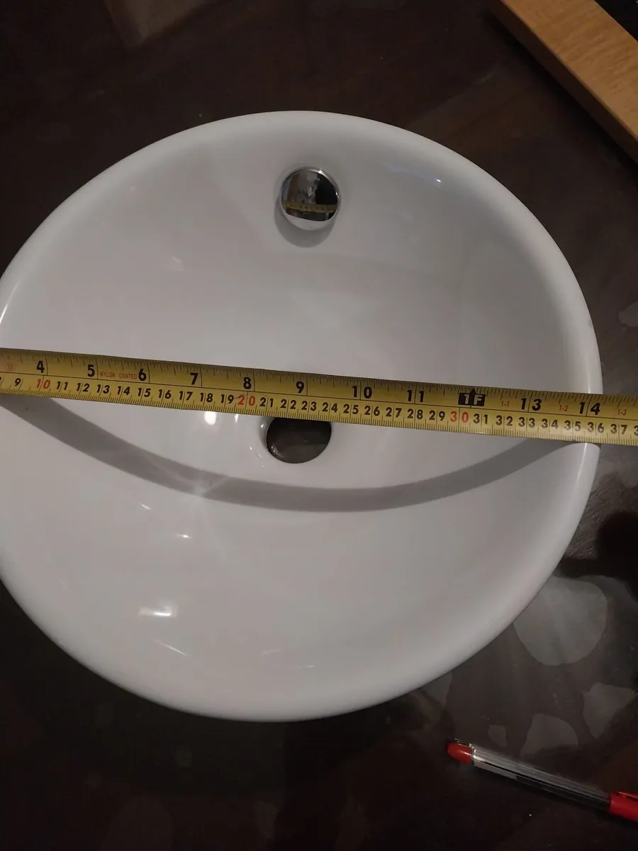 White bowl sink - Image 1