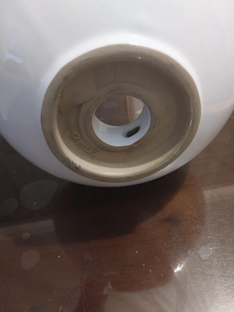 White bowl sink - Image 3