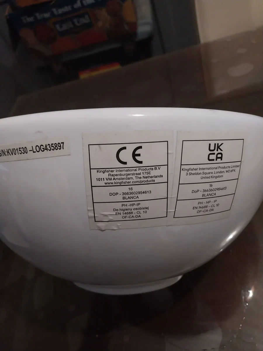 White bowl sink - Image 4