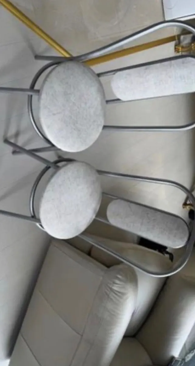 4 light grey kitchen chairs - Image 4