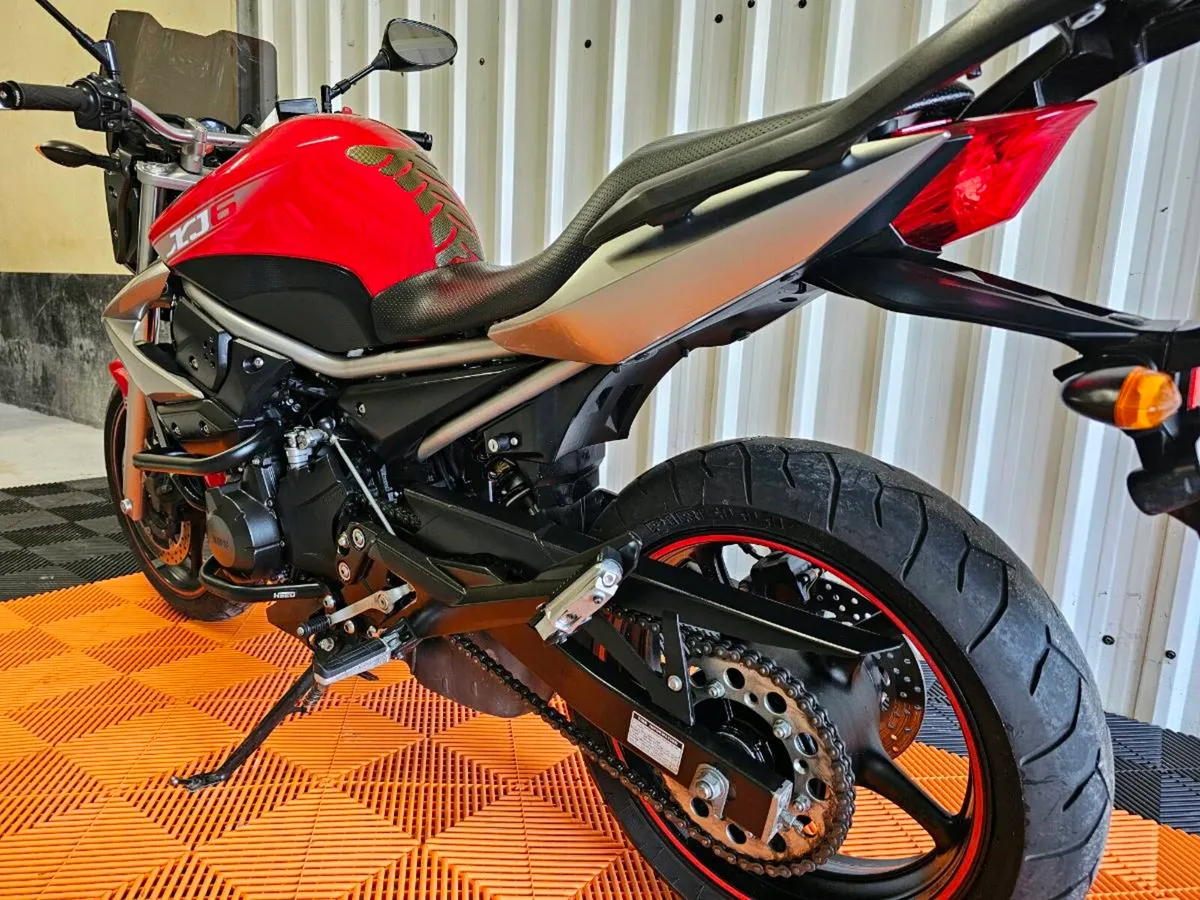 Yamaha XJ6 2010 - Image 2
