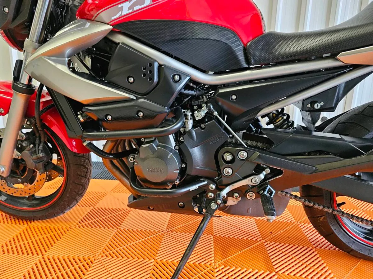 Yamaha XJ6 2011 - Image 3