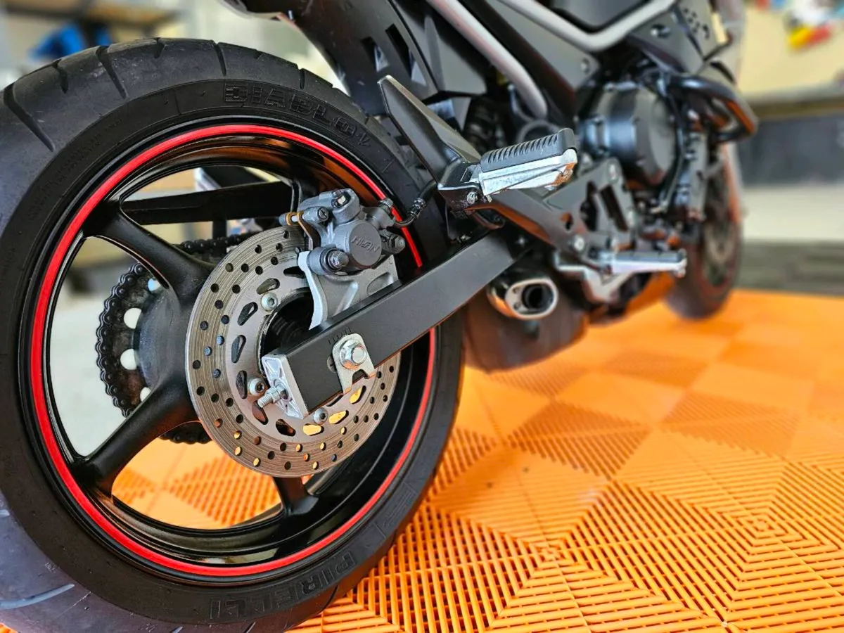 Yamaha XJ6 2011 - Image 4