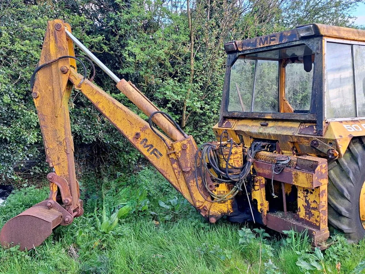50B Massey Ferguson Digger - Image 2