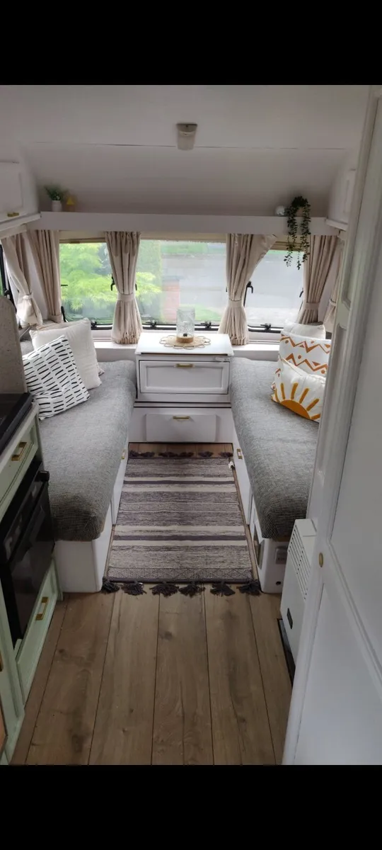 Caravan - Image 4