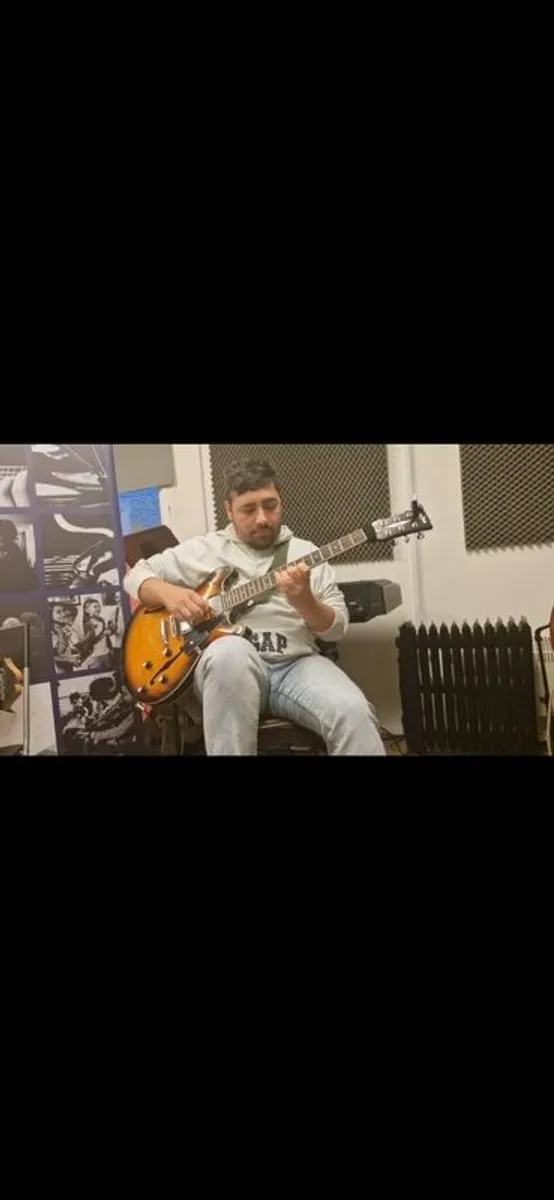 Guitar Lessons - Image 1