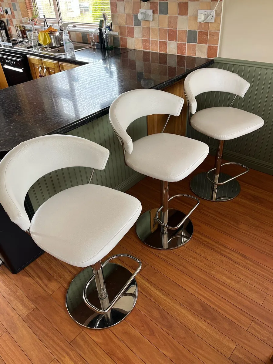Kitchen island bar stools / chair - Image 1