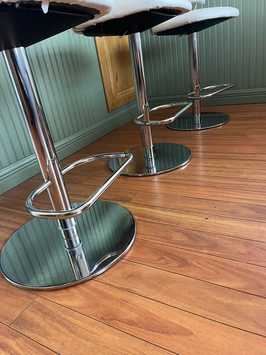 Kitchen island bar stools / chair - Image 3