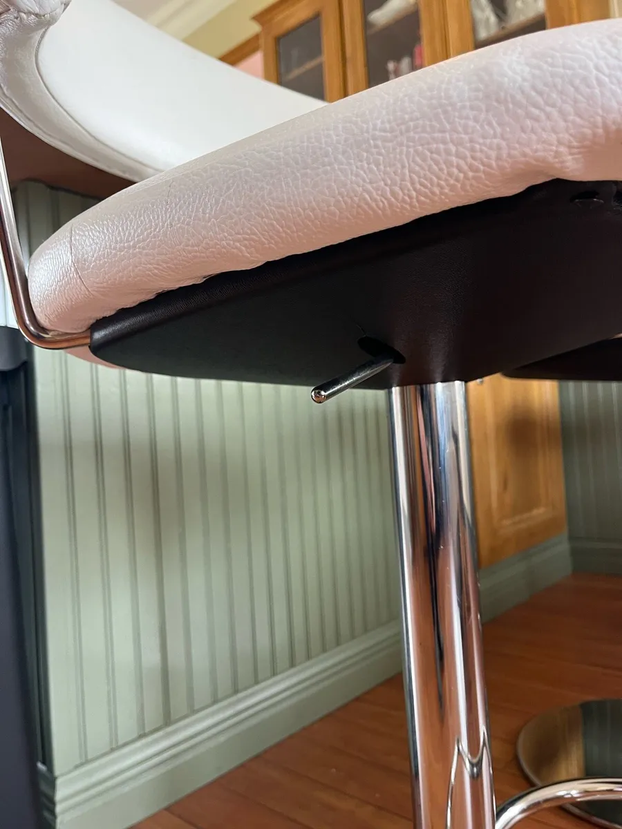 Kitchen island bar stools / chair - Image 4