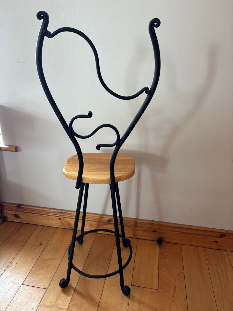 Wrought iron and wooden artistic seat - Image 2