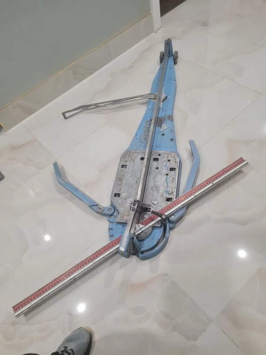 Tile Cutter - Image 1