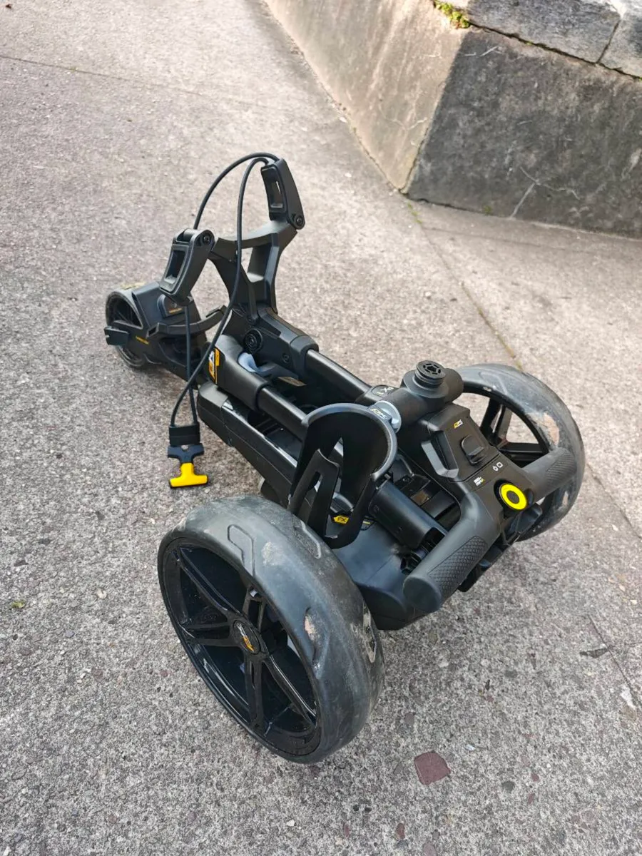 Powakaddy fx1 golf trolley - Image 1