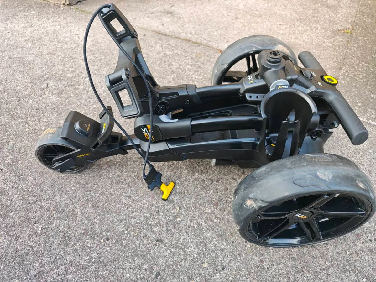 Powakaddy fx1 golf trolley - Image 4