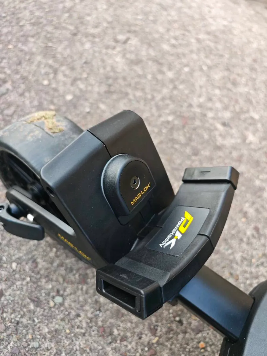 Powakaddy fx1 golf trolley - Image 3