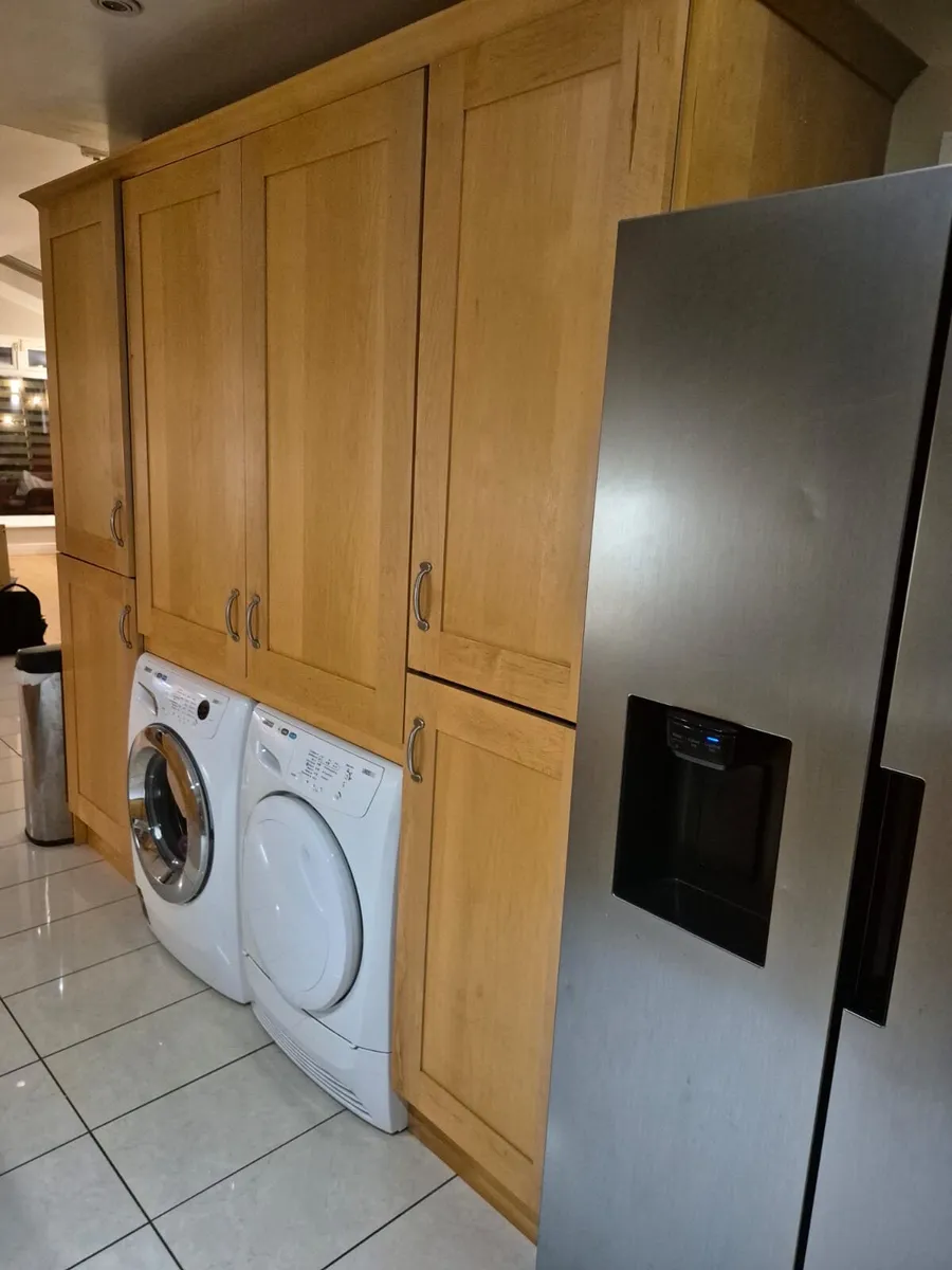 Solid wood Kitchen with Granite counter tops - Image 2