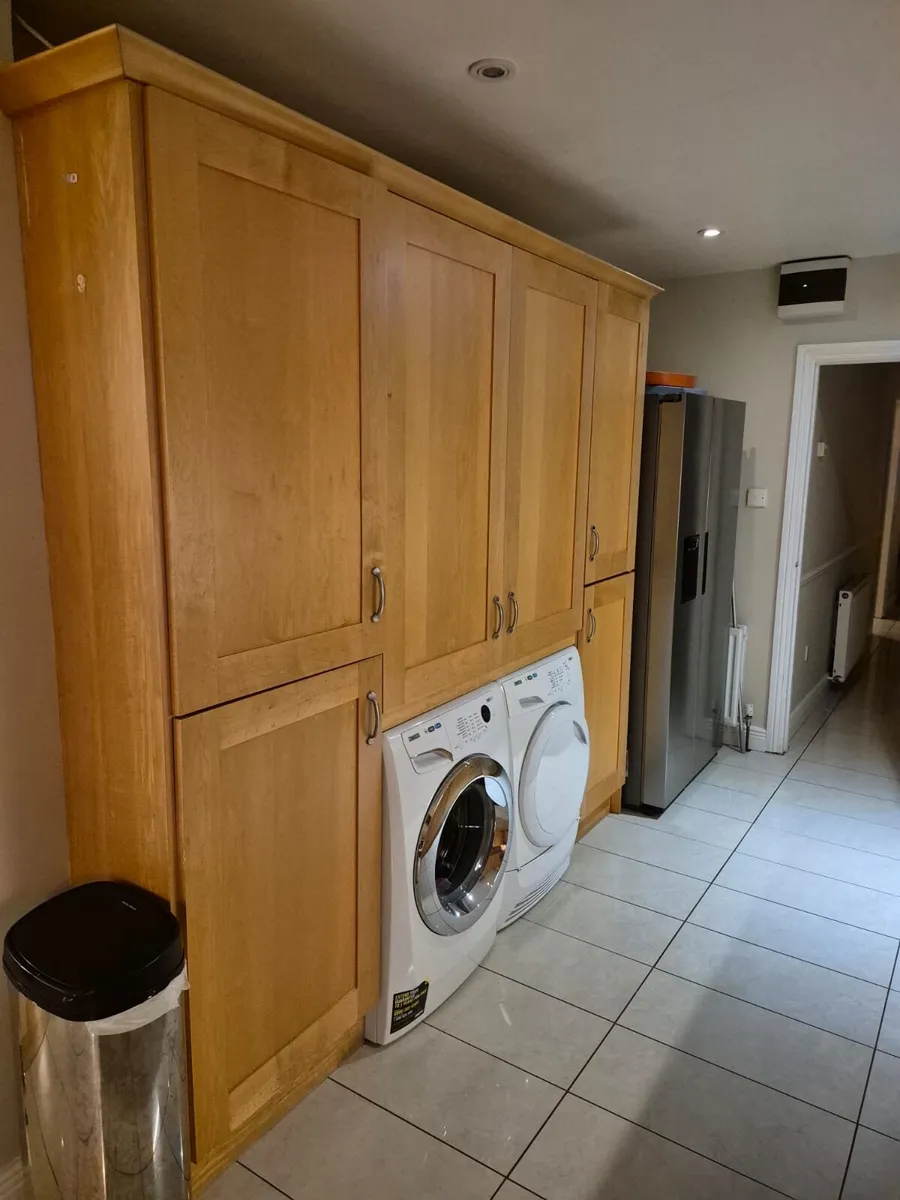 Solid wood Kitchen with Granite counter tops - Image 3