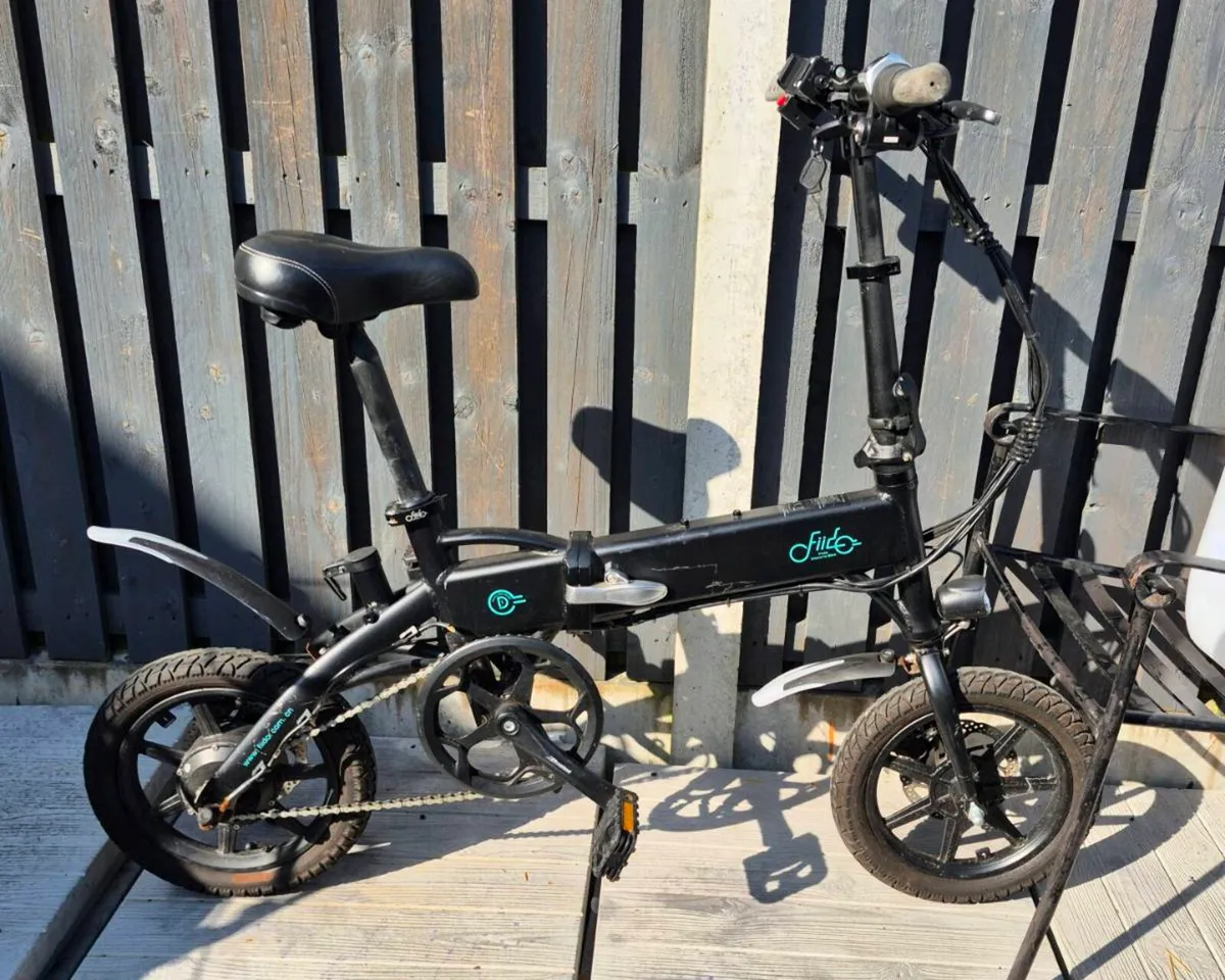 FIIDO D1 MINI FOLDING ELECTRIC BIKE SWITCHES ON PE - Image 1