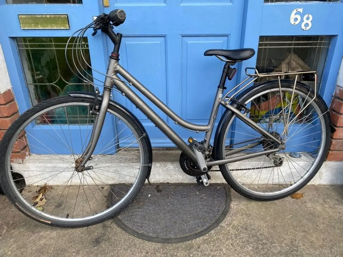 Ridgeback Speed Metro Hybrid  Bicycle - 18 Speed - Fully Equipped - Image 1