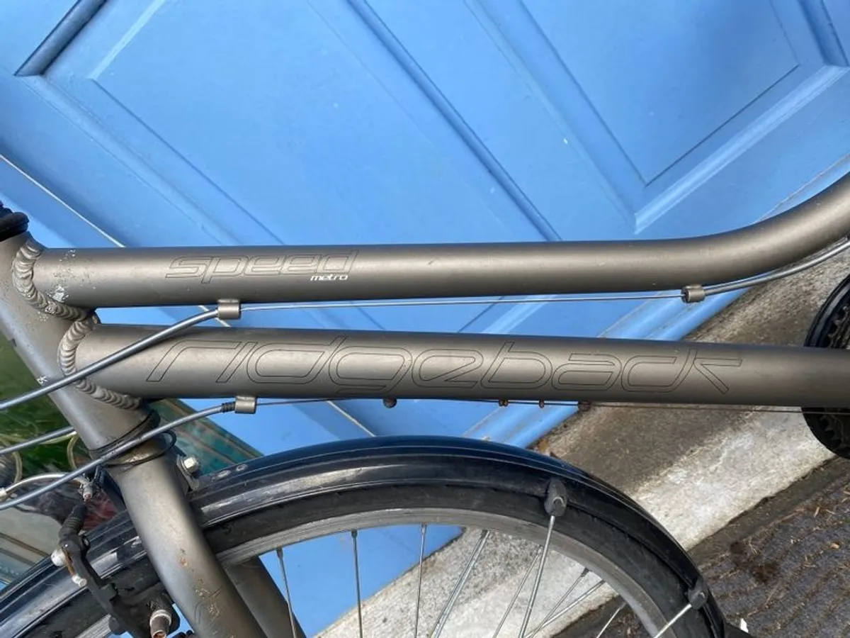Ridgeback Speed Metro Hybrid  Bicycle - 18 Speed - Fully Equipped - Image 3