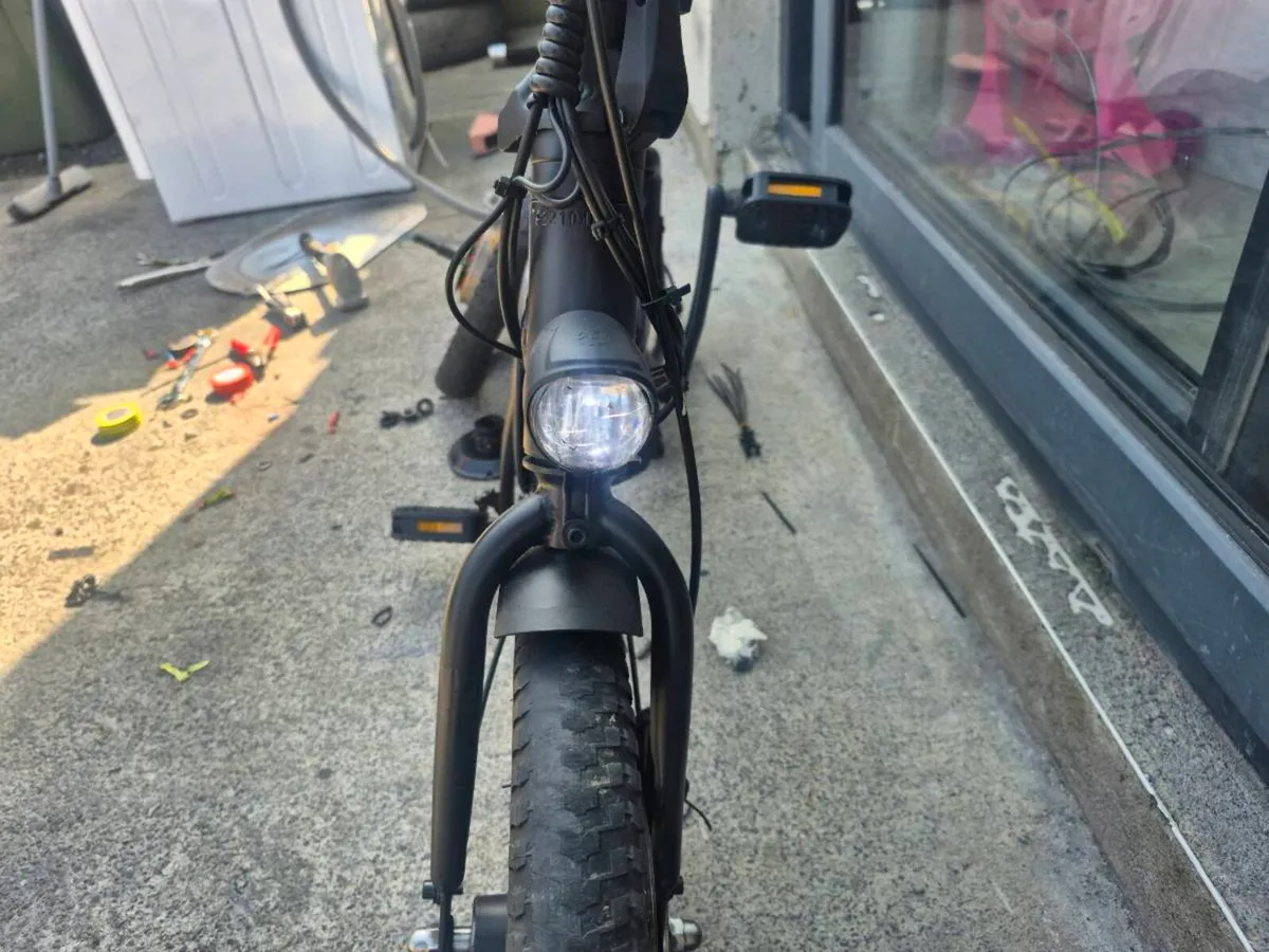 FIIDO D3 PRO MINI ELECTRIC BIKE. NEEDS A NEW BACK - Image 2