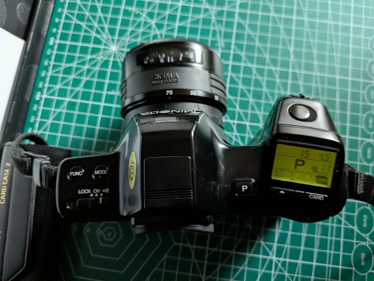 🎞️Minolta 7000i Autofocus film SLR + cards + lens - Image 1