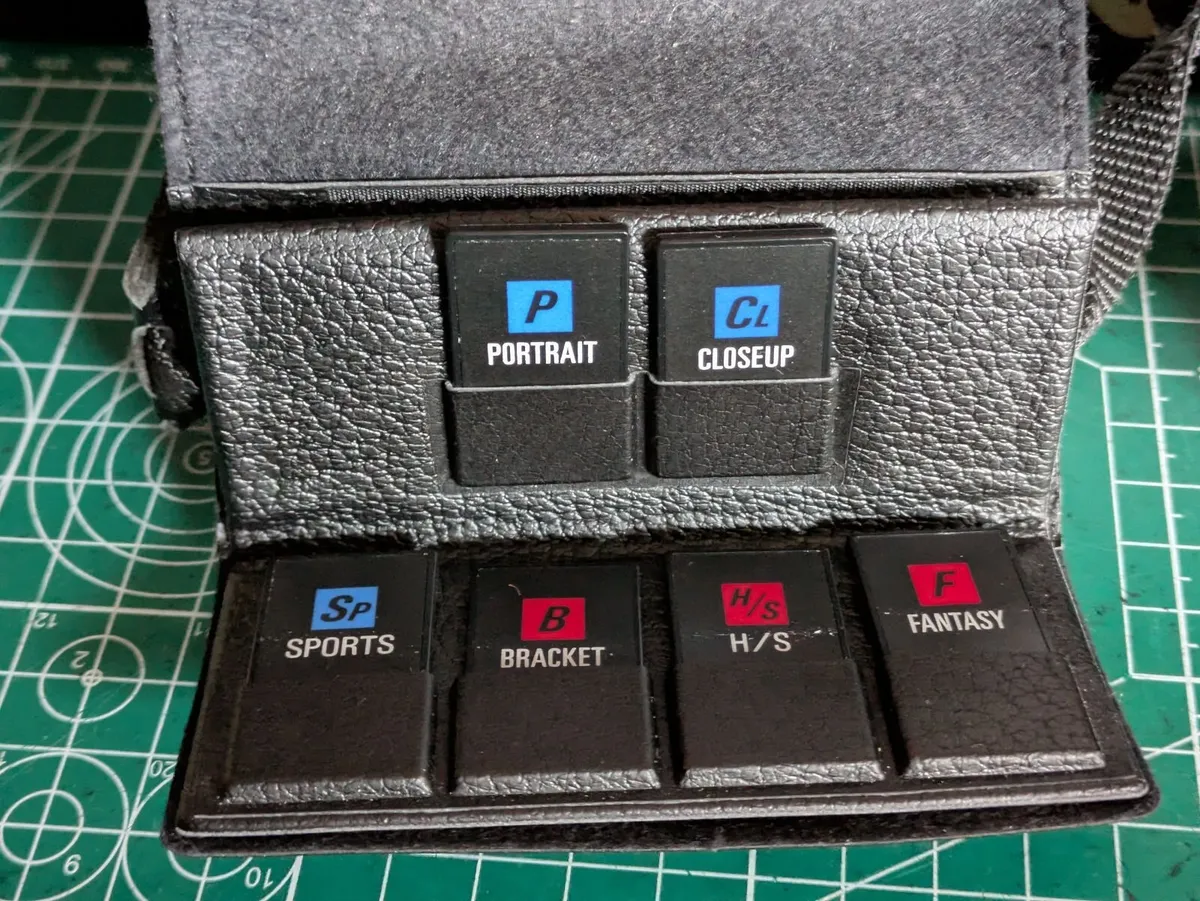 🎞️Minolta 7000i Autofocus film SLR + cards + lens - Image 2