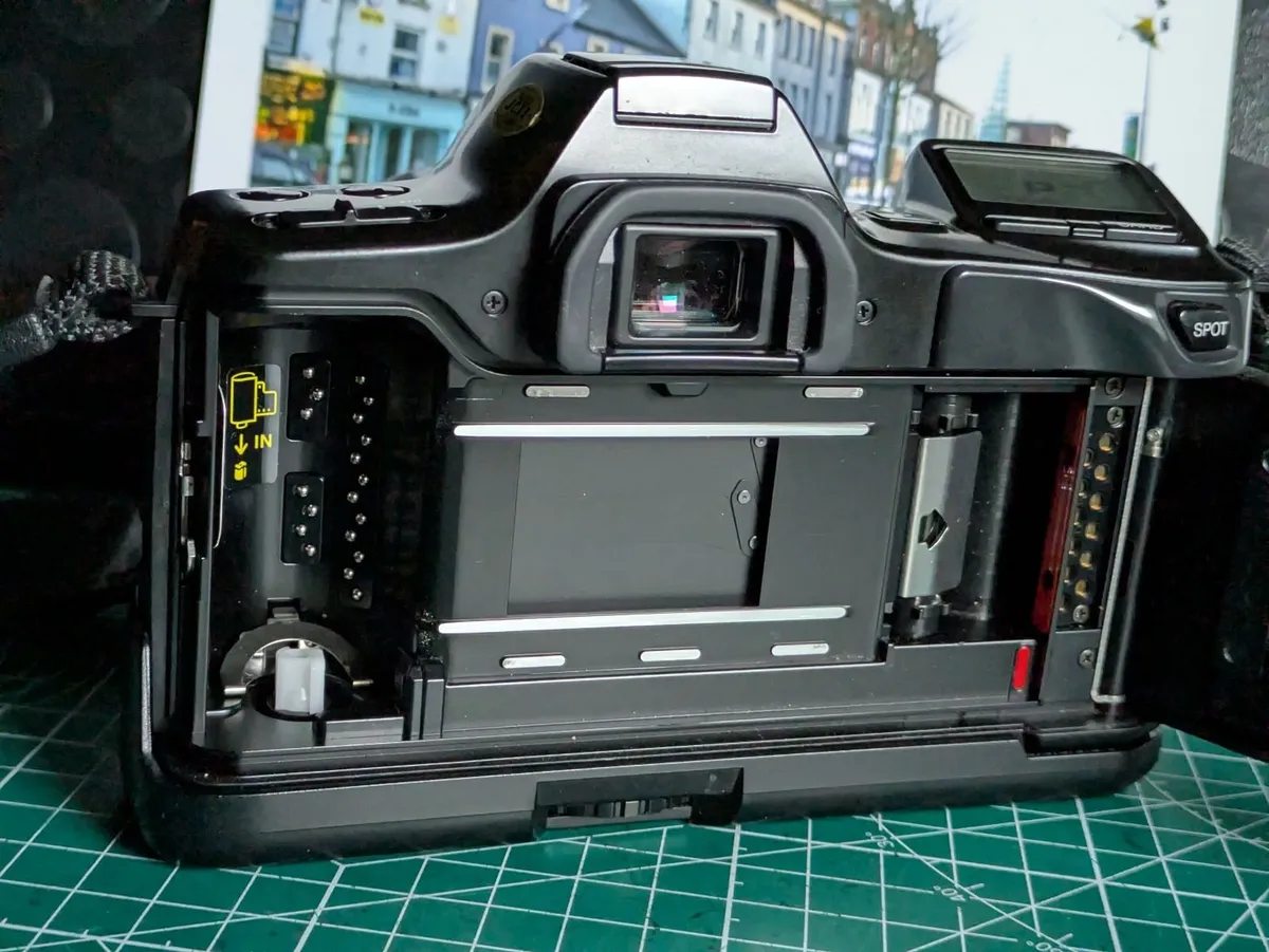 🎞️Minolta 7000i Autofocus film SLR + cards + lens - Image 3